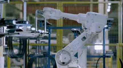 玲瓏輪胎數(shù)智化工廠入選工信部?jī)身?xiàng)重要名單，引領(lǐng)行業(yè)互聯(lián)網(wǎng)服務(wù)轉(zhuǎn)型